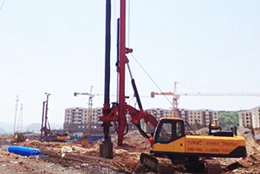 兩臺亞和各顯神通_DR150旋挖機